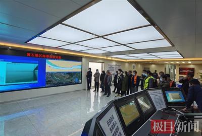 黃石港區(qū)海事部門接送船員打疫苗