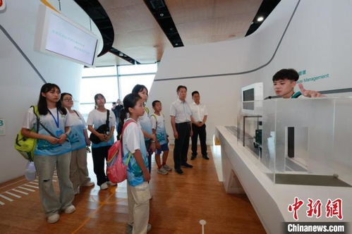 港深兩地青少年參訪香港環保科技園區