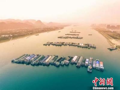 長江宜昌段擁堵 海巡艇變身“水上巴士”免費接送船員